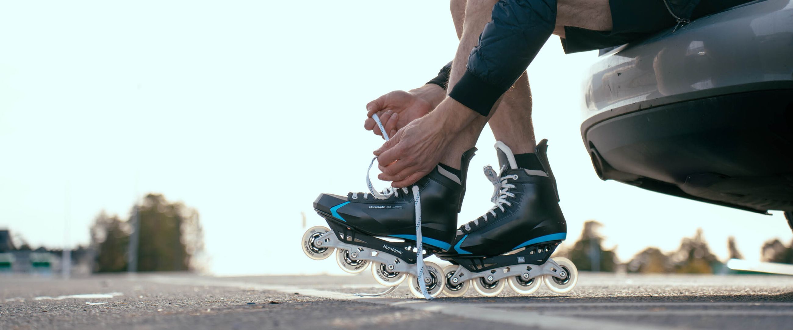 Lacing Marsblade O2 Team II skates.